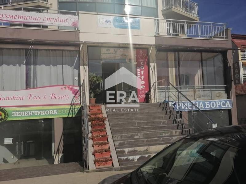 Търговски обект със статут на магазин под наем в центъра на с.Кранево,