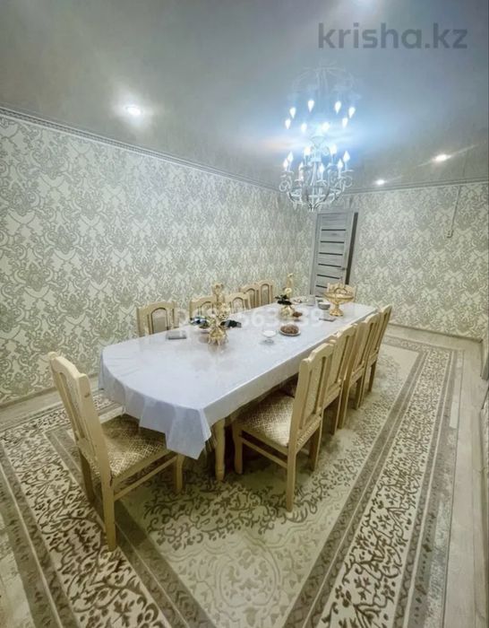 5 комнатная квартира в городе Аксу