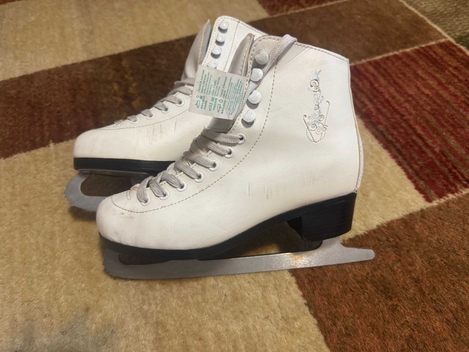 Patine - patinaj artistic Oxelo marime 37