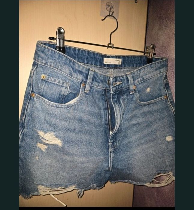 Pantaloni scurți din denim Sinssay, de culoare albastră