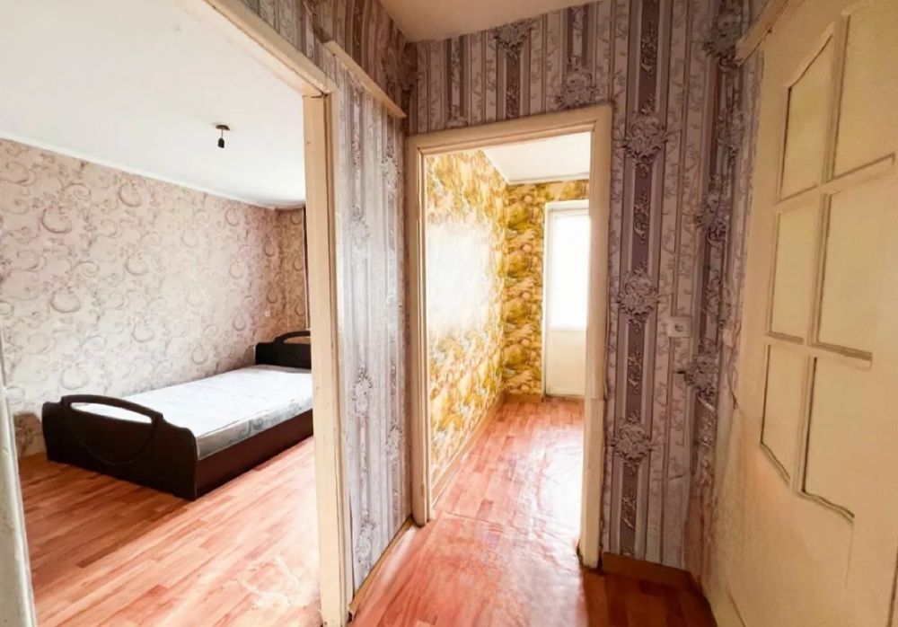 продам 1-ком. 28кв. 5мкр. 1-этаж