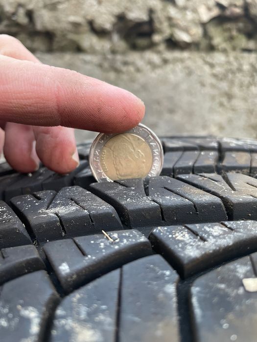 Продавам гуми за джип