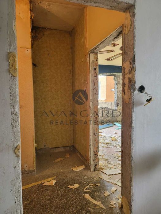 Продава се Тристаен апартамент в Пловдив, Христо Смирненски - 80 кв.м за 1125 €/кв.м - Снимка #3