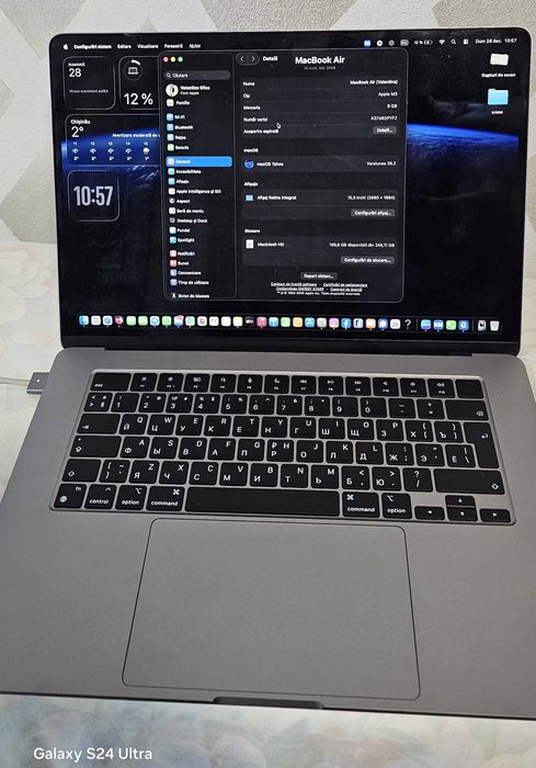 Apple MacBook Air 15" cu procesor Apple M3, 8GB, 256GB SSD