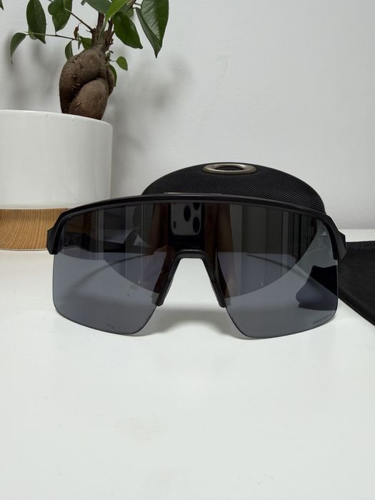 Oakley sutro lite