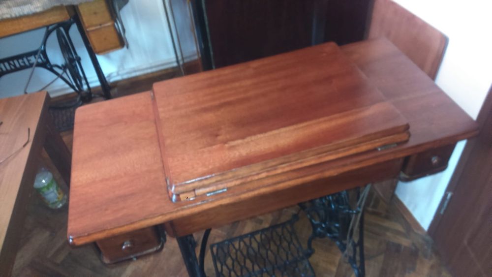 Mașina de cusut veche, Singer