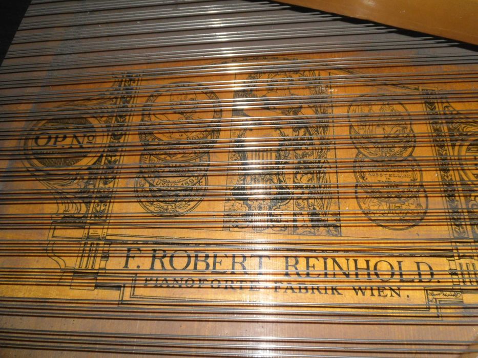 Австрийски концертен роял Роберт Райнхолд /Robert Reinhold