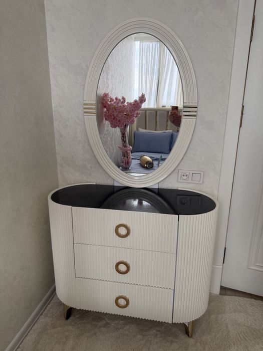 Mebel va chinni sotiladi