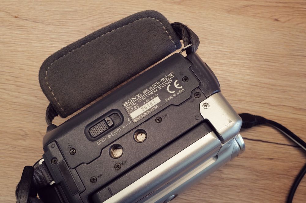 Camera video Sony DCR-TRV33E mini DV lentile Zeiss CCD caseta Handycam