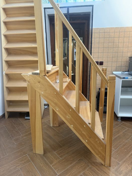 Scara din lemn masiv