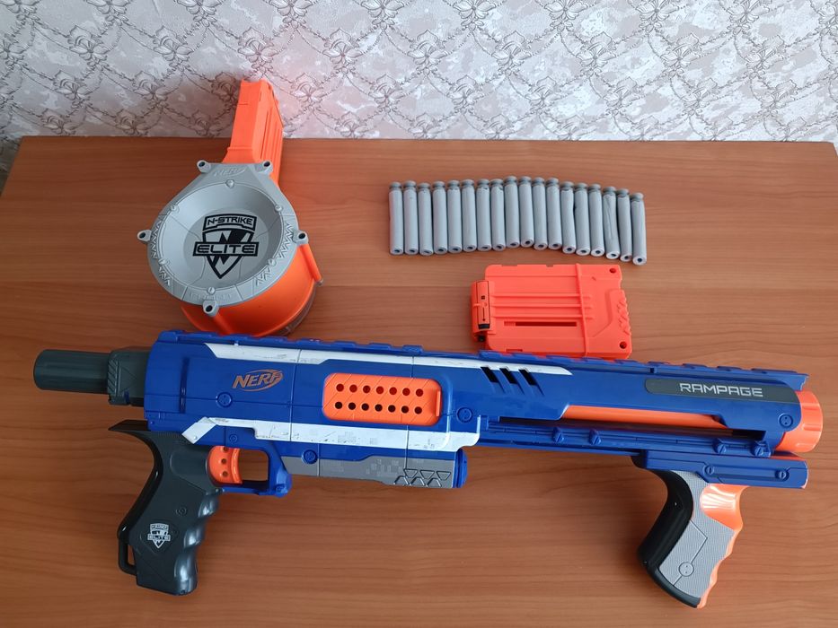 Бластер Nerf Rampage.
