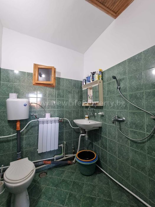 Едноетажна къща с мазе в с. Винарско, обл. Бургас