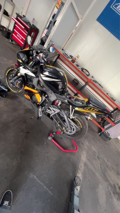 Vand YAMAHA YZF R6 rj09 2005 editie VR46 nr. 2121