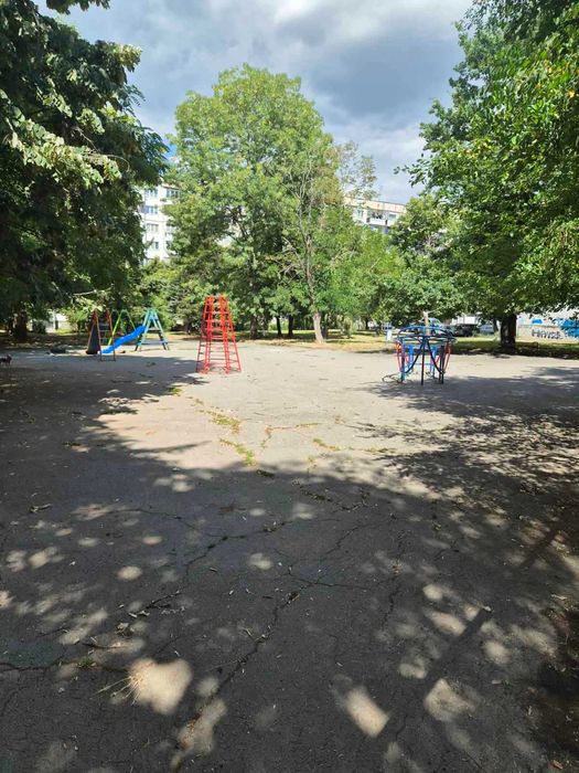 Продавам 2-СТАЕН