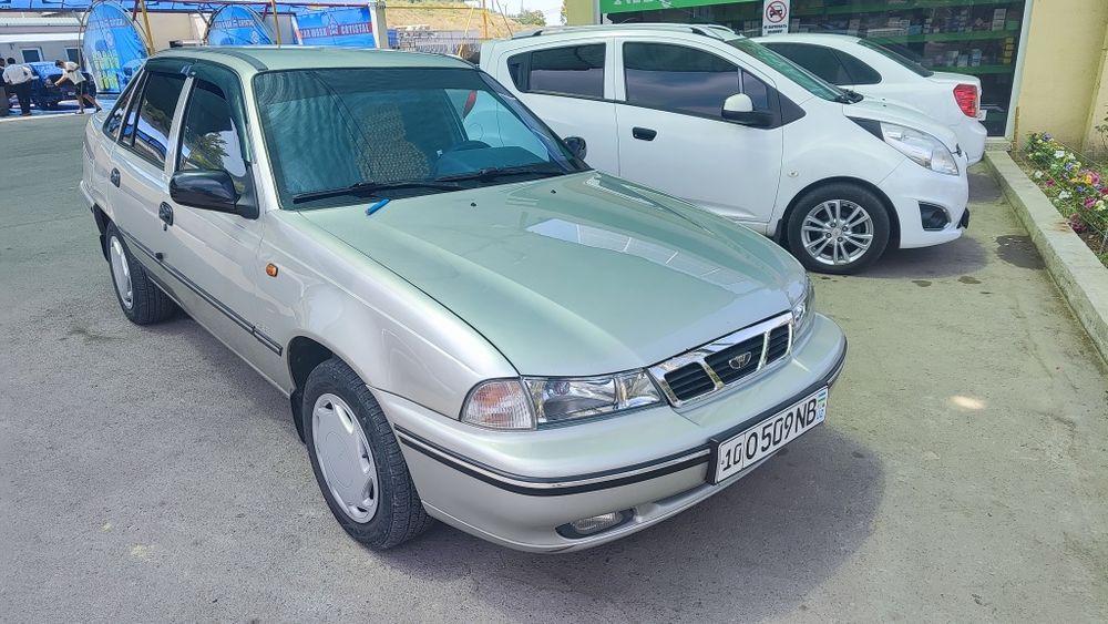 Нексия 1 сотилади. Краскаси 10% бор.