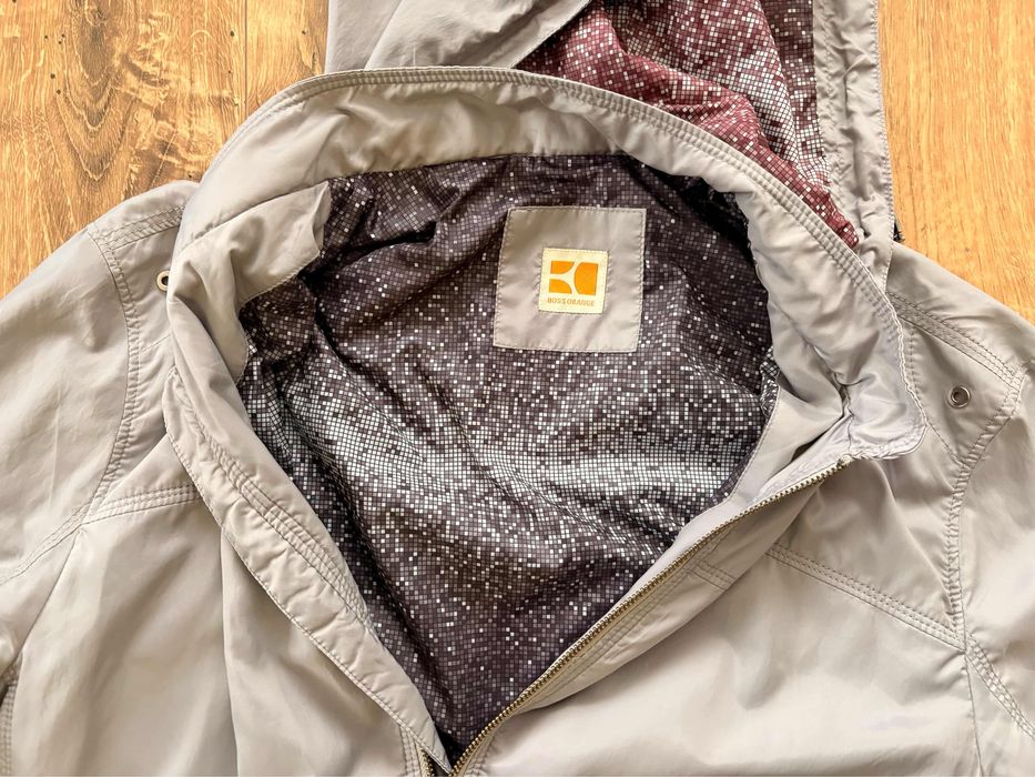 Мъжка ветровка Hugo Boss Orange – светлосива, с качулка