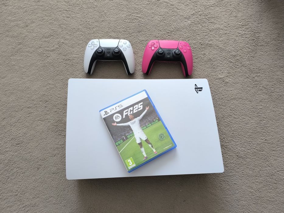 Sony PlayStation 5 disc version + FIFA 25 + втори контролер