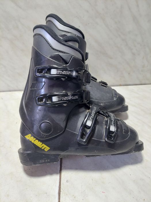 Clapari ski schi Dolomite  mondo 24   corespunde mărimii 37