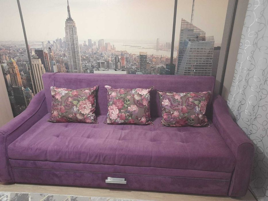 Продам диван. Цвет сиреневый.