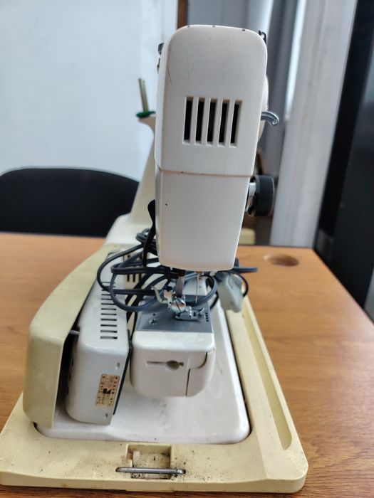 Mașină de cusut Riccar Free Arm anii 70-80