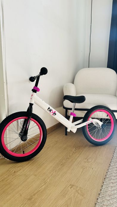 Bicicleta echilibru app nouă