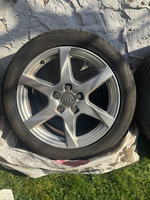 Оригинални алумин. джанти 17'' с летни гуми