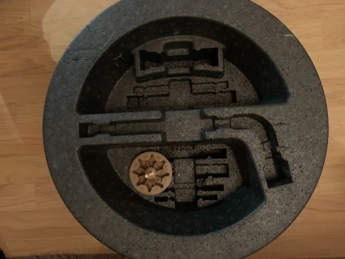 Части за Авенсис Т25 всичко за 60 лв.