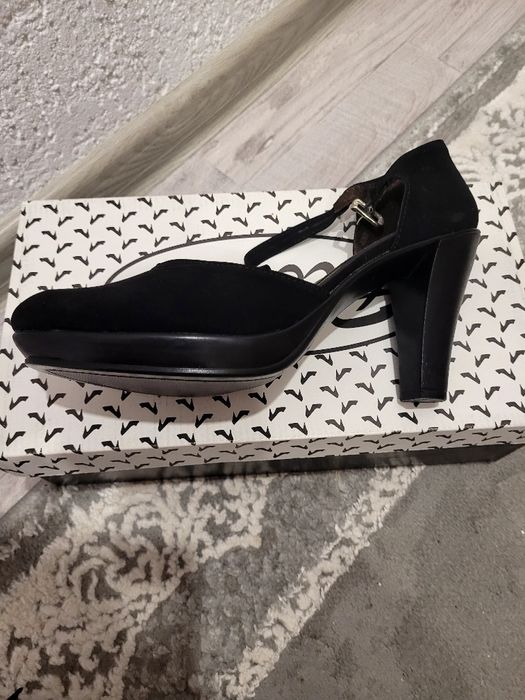 Нови обувки на ток 39 номер