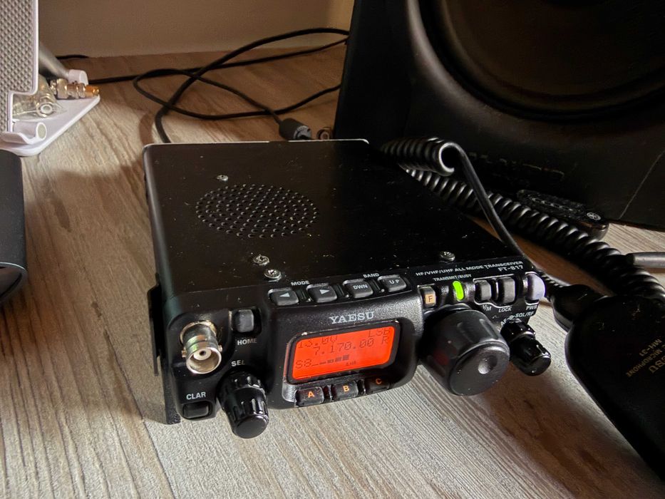 Statie CB HF Vhf Uhf Yaesu Ft 817ND