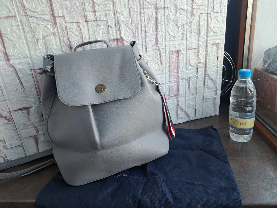 дамска раница,Tommy Hilfiger,сива чанта,томи хилфигер
