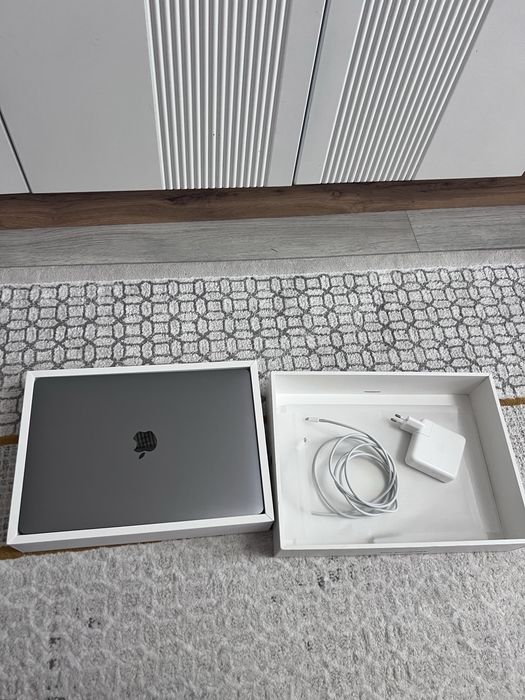 MacBook pro m2 256