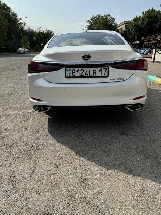 Продам автомобиль Lexus ES350