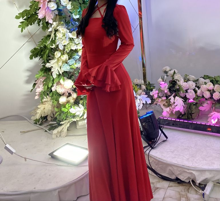 Қызыл көйлек тойға арналған