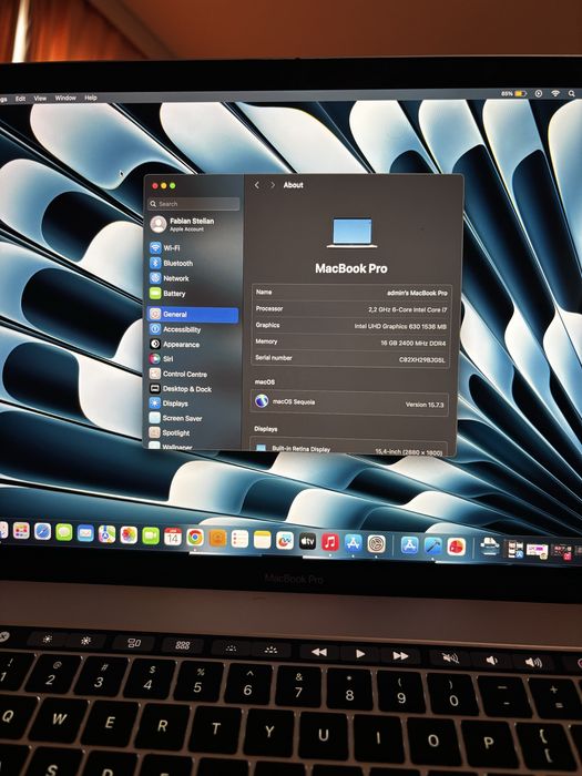 MacBook Pro 15 2018/2019 I7 16 gb ram impecabil.