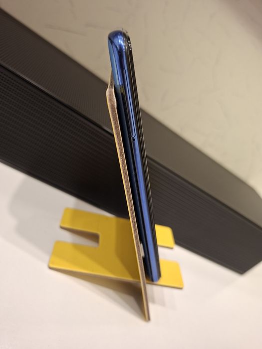 Продам смартфон Samsung A40 в отличном состоянии