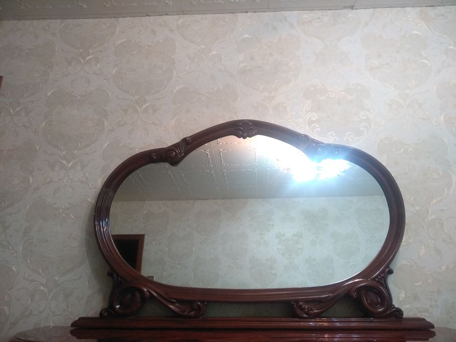 Продам настенное зеркало