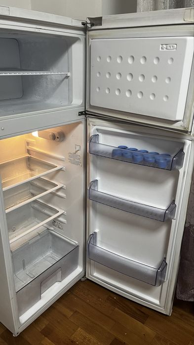Продам холодильник 150см