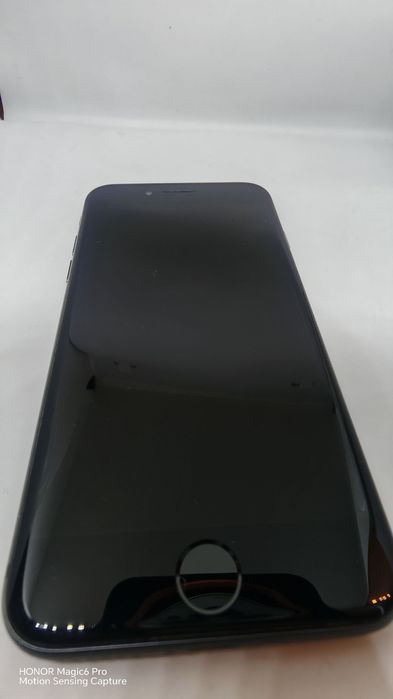 Продавам iPhone 8 64gb