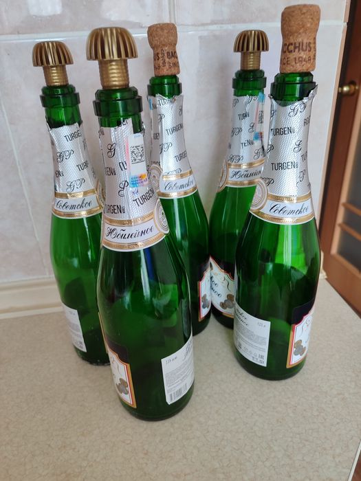 Бутылки стеклянные