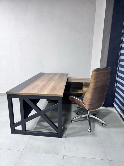 Стол директора. Офисный стол руководителя Стол для совещаний на заказ