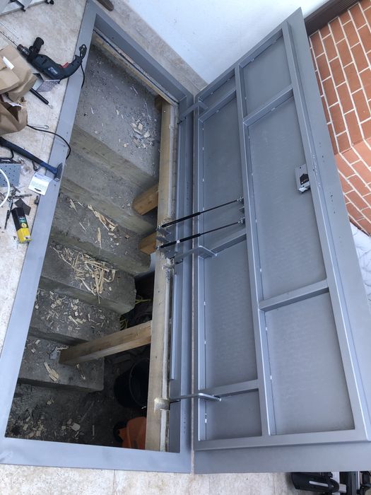 Confectii metalice,porti,,grilaje,capace beci .