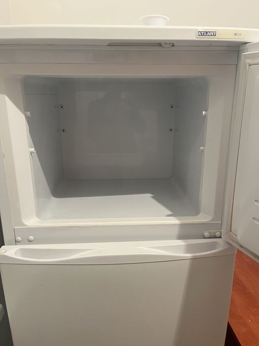 Продам холодильник Атлант