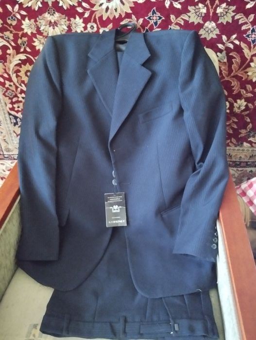 Кастюм  тройка  размер 54.