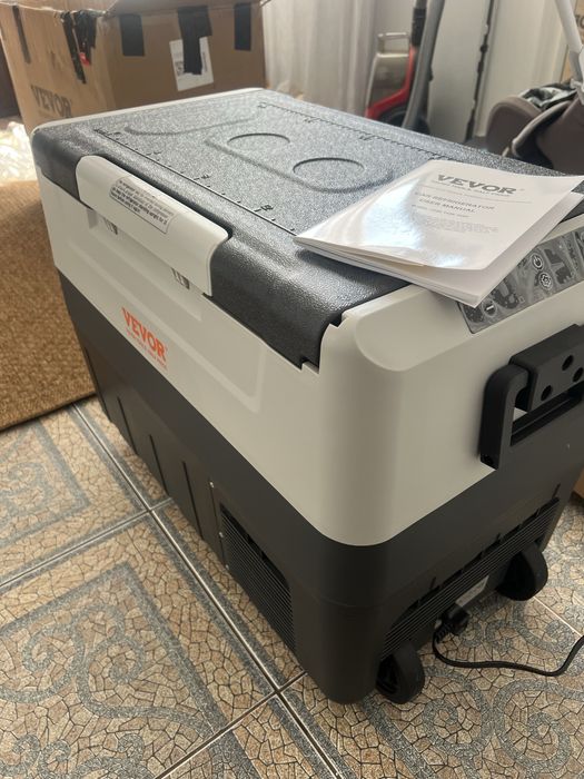 Frigider-congelator cu compresor portabil 12v / 220v