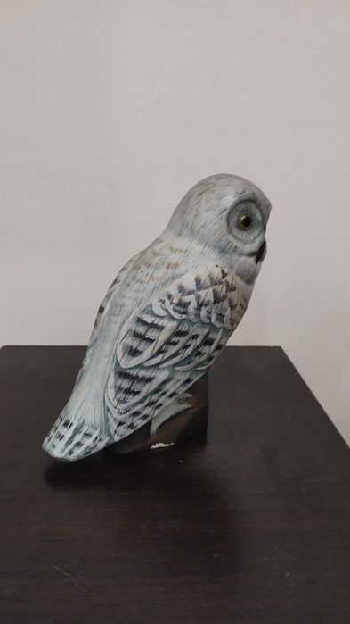 Чудесни, чаровни статуетки на бухалчета от дърво.