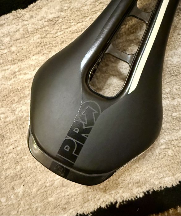 Șa Shimano PRO Stealth Sport 142mm – Road / Gravel / TT