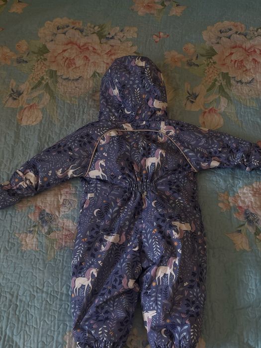 Продаю комбинезон в отличном состоянии.