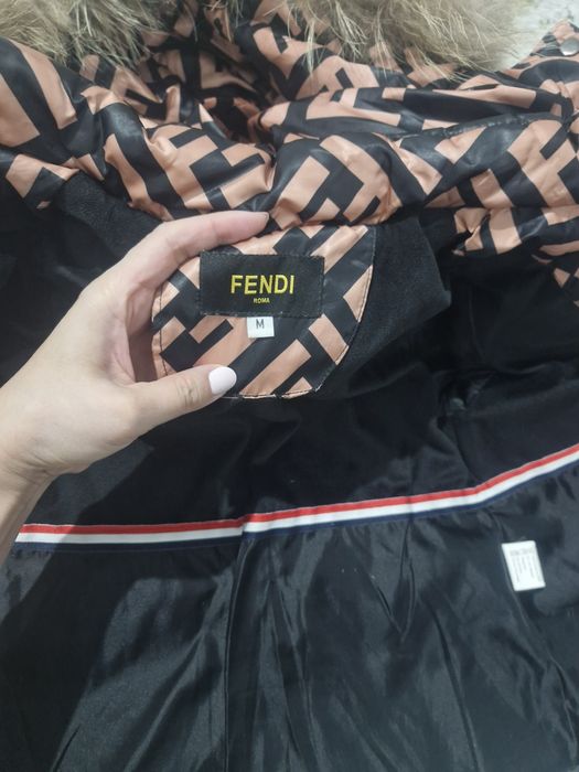 Продам детскую куртку