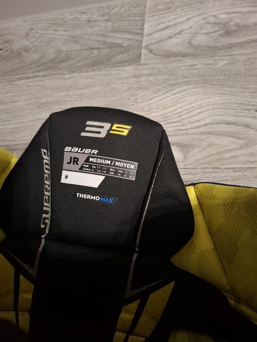 Продам хоккейную экипировку