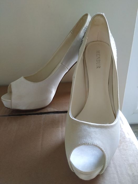 Сватбени/бални обувки Menbur сатен с камъни официални